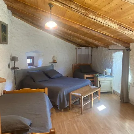 Oda ve Kahvaltı La Barbelotte Bains