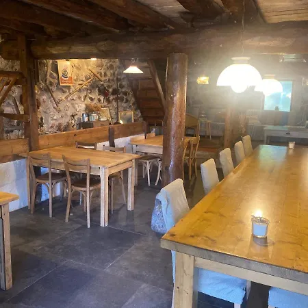 Oda ve Kahvaltı La Barbelotte Bains